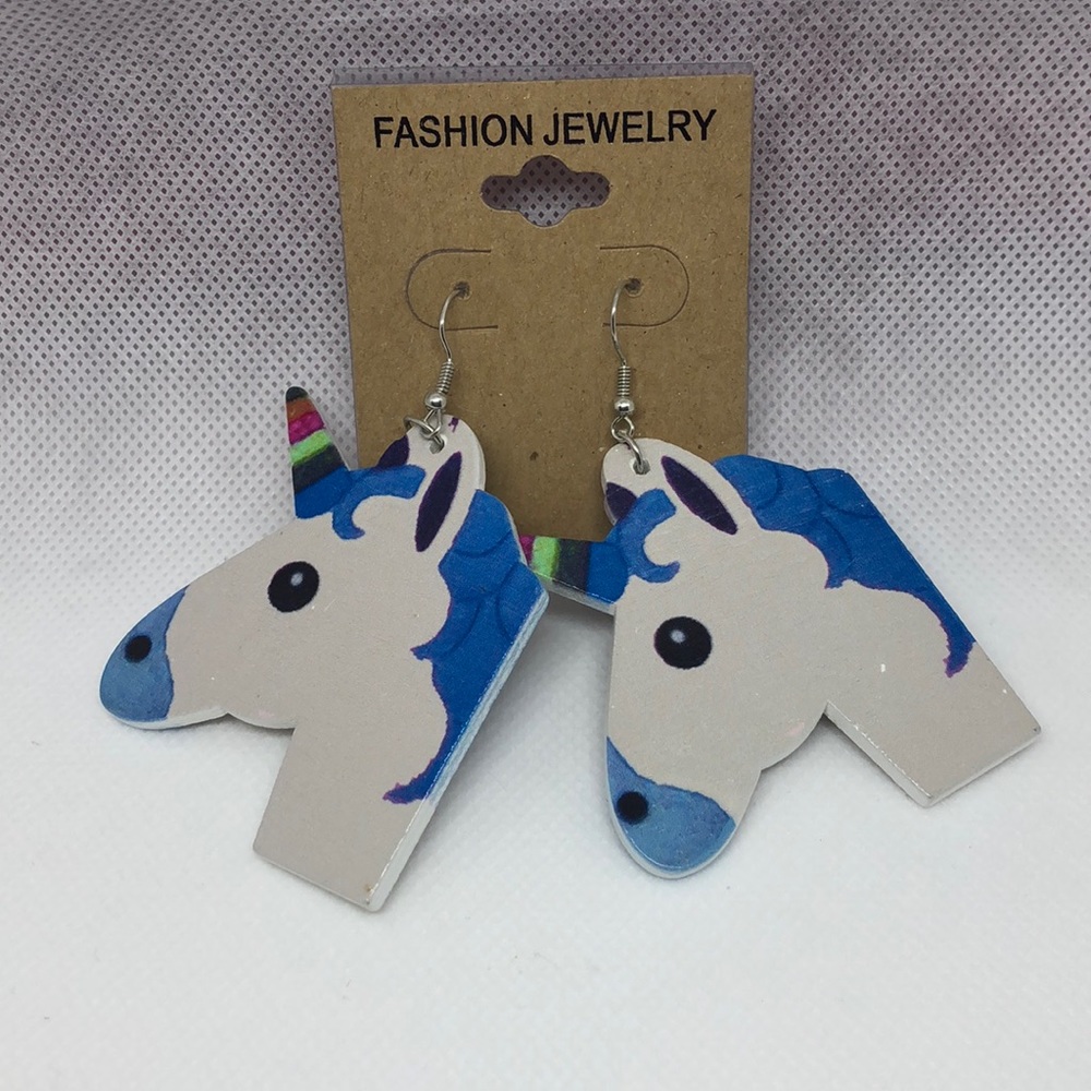 Wooden unicorn earrings new 5/20$❤️